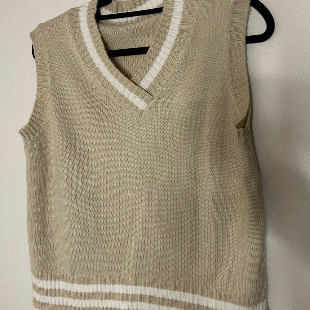 Source Unknown Beige V-Neck Sweater Vest